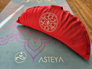 Pernă de Meditație Semi-lună ASTEYA.  Husă detașabilă și umplutură din pleavă de grâu spelta, 100% organică.